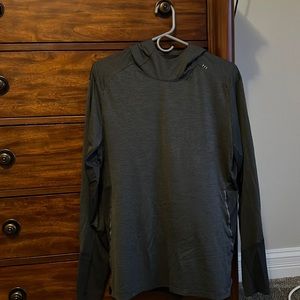 Lululemon long sleeve size medium.